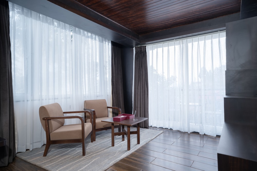 Deluxe View Room with Private Balcony