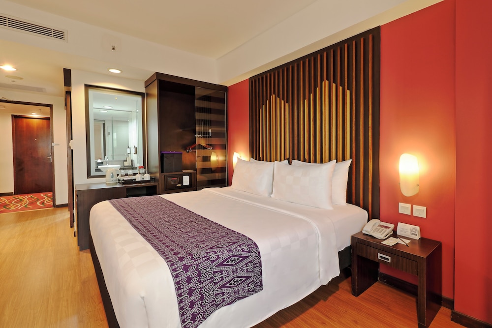 Superior Room, 1 King Bed photo 2
