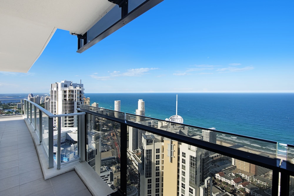 City Apartment, 3 Bedrooms, 2 Bathrooms, City View photo 3