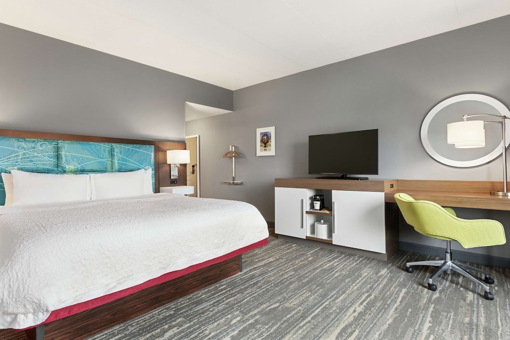 Room, 1 King Bed (Mini Fridge) - Photo 4