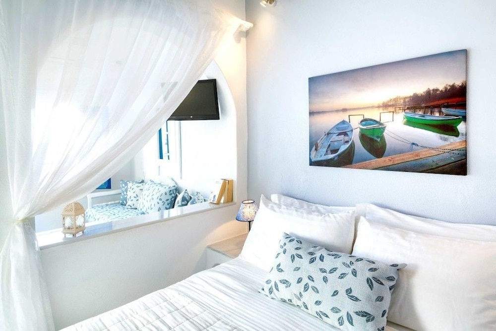 Apartment with Outdoor Jetted Tube Caldera View