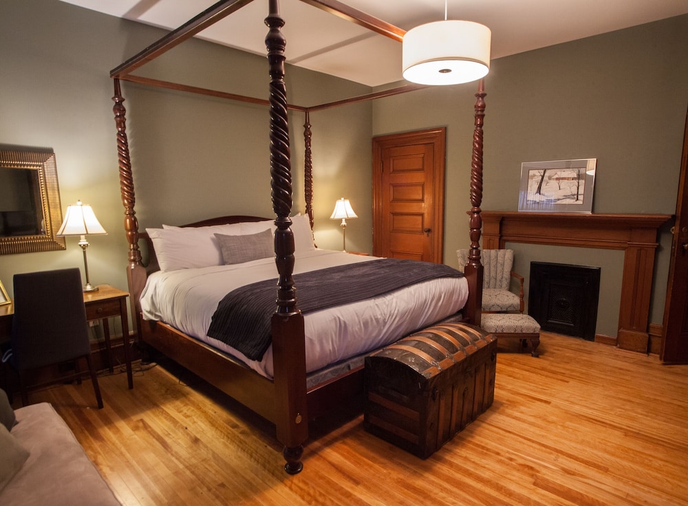 Standard King Room photo 1