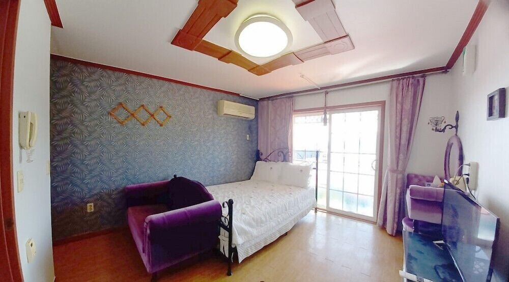 Room (202) photo 1