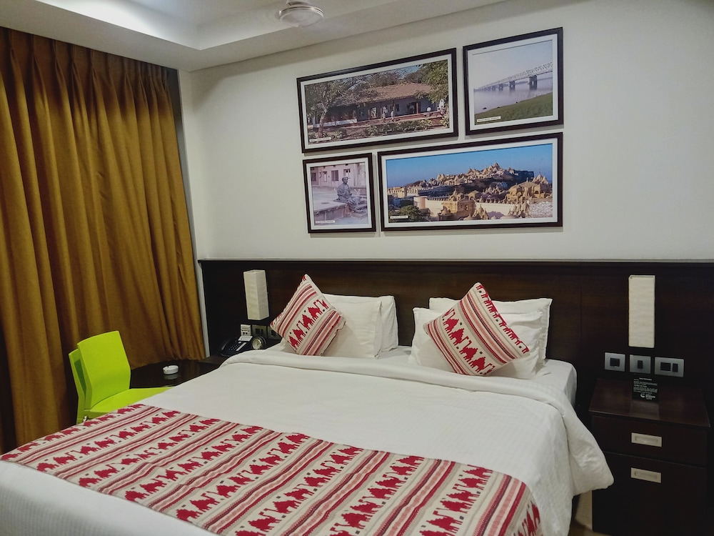 Superior Room, 1 King Bed, Non Smoking - Photo 4