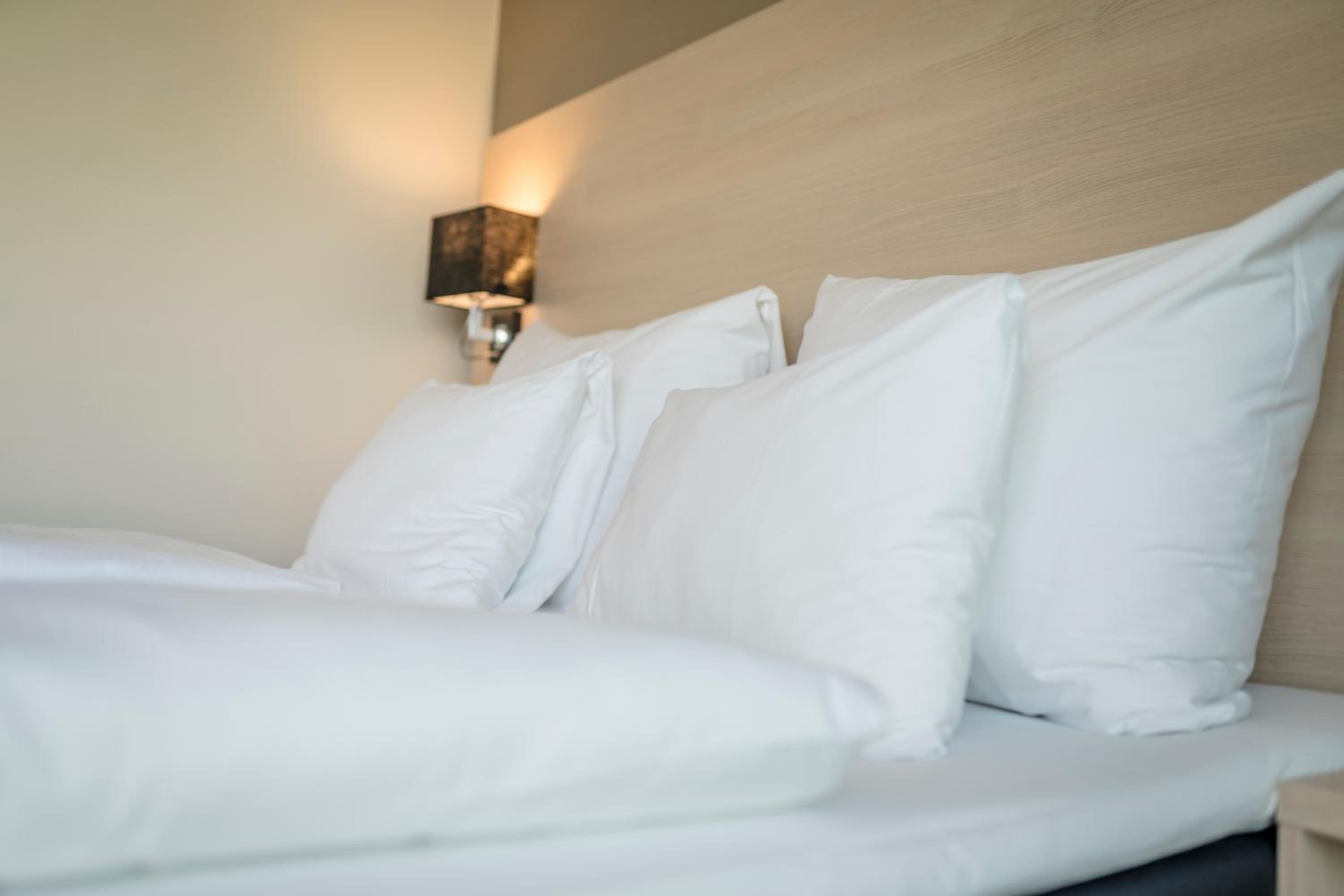 Superior Room with Balcony - Photo 7