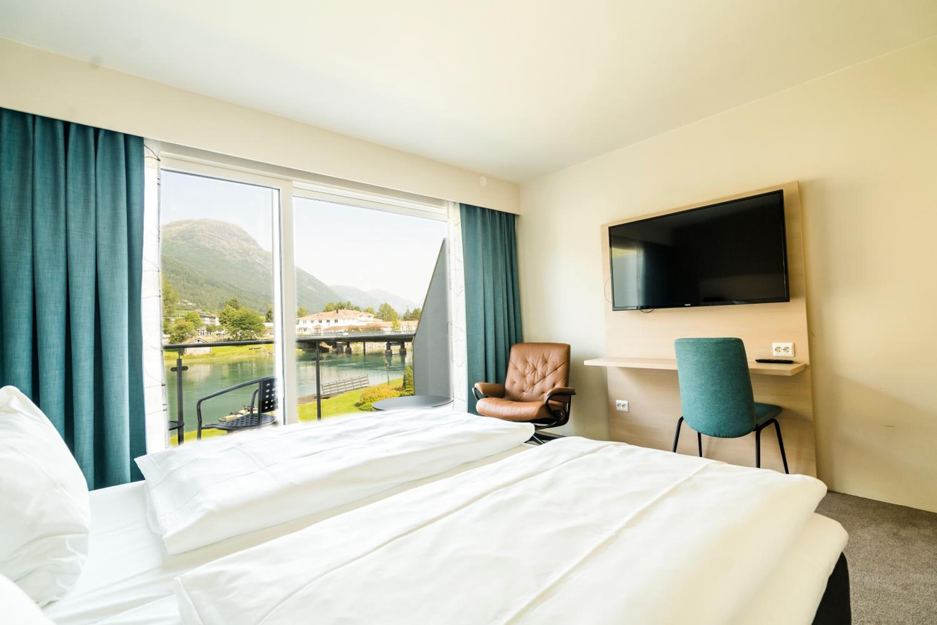 Superior Room with Balcony - Photo 5