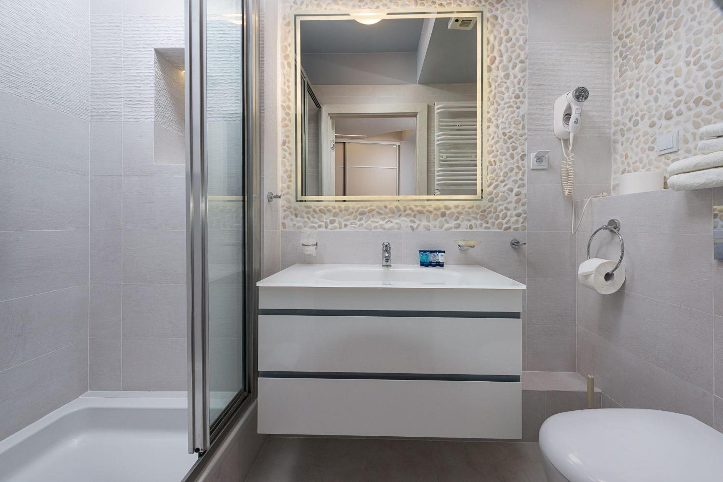 One-Bedroom Suite photo 3