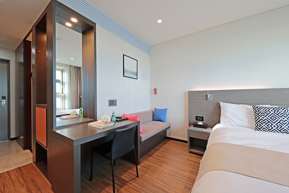 Deluxe Double Room, Ocean View - Photo 4