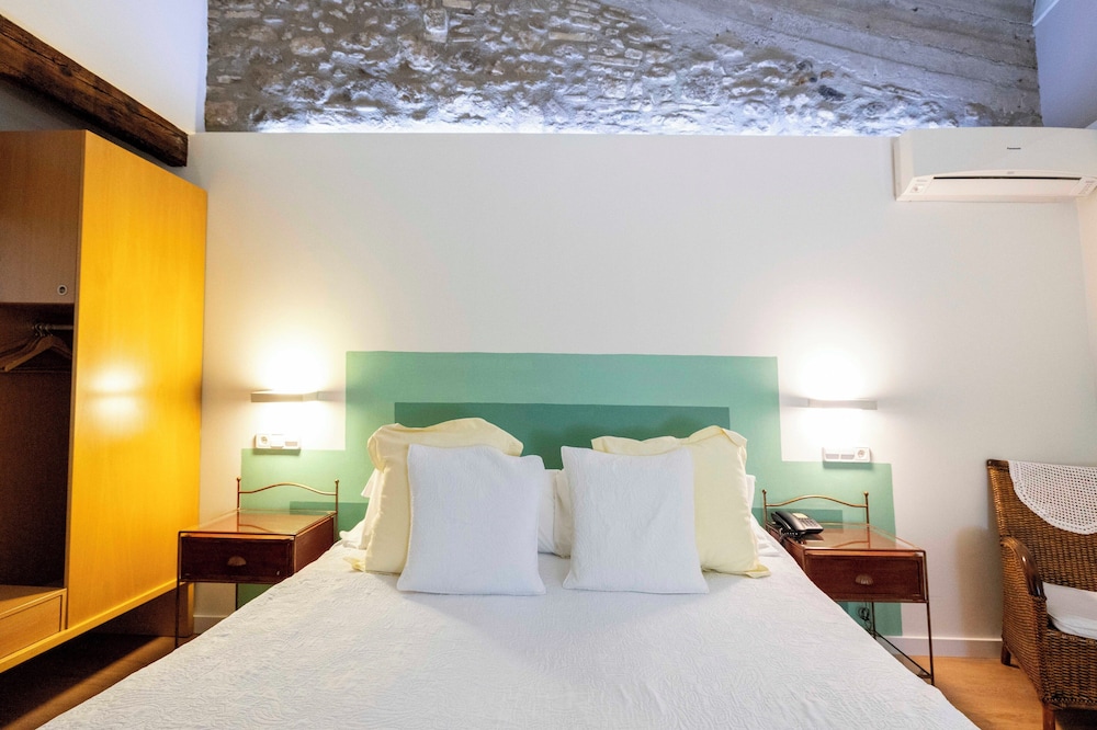 Standard Double or Twin Room - Photo 3
