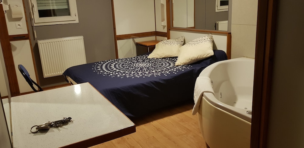 Double Room, Jetted Tub