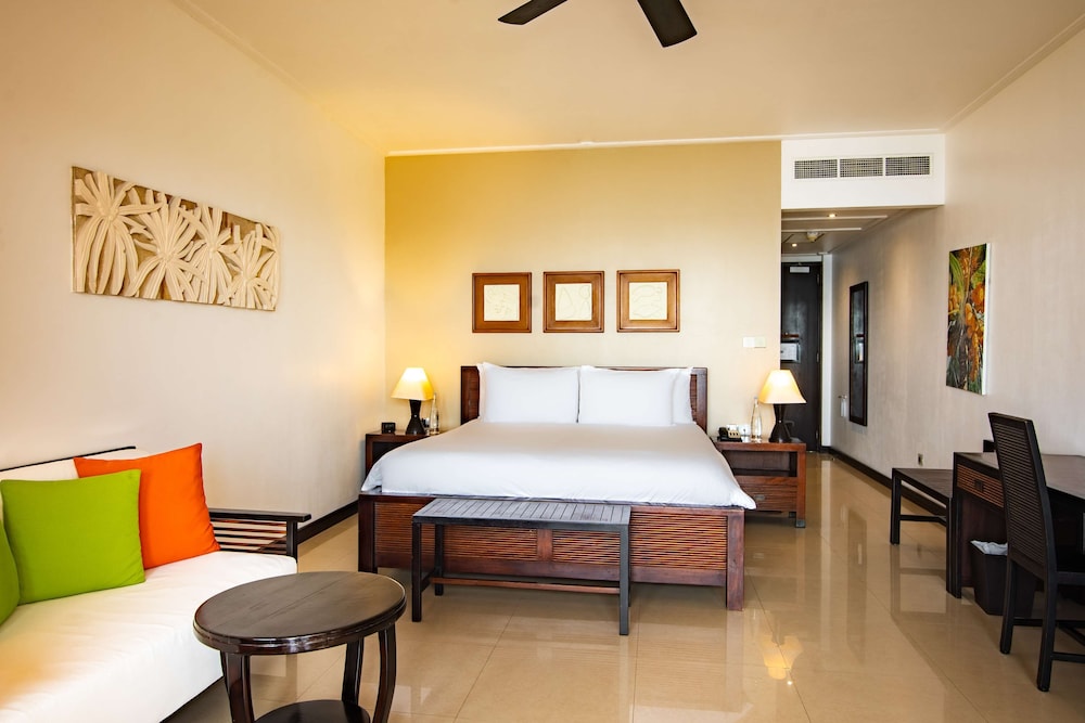 Deluxe Room, 1 King Bed (Grand) photo 3