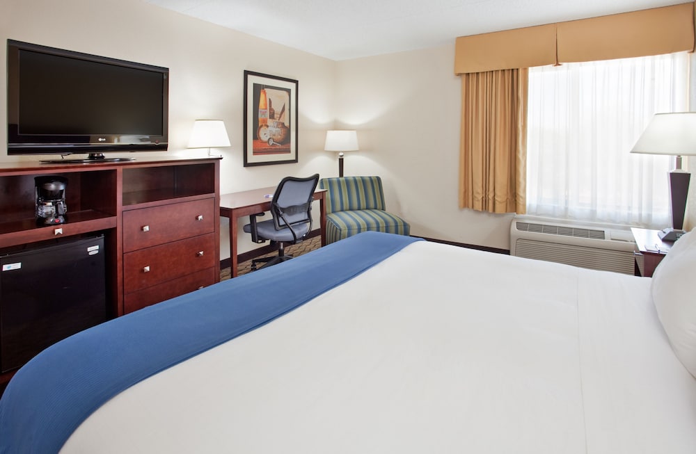 Standard Room, 1 King Bed, Accessible Bathtub (Mobility) - Photo 2
