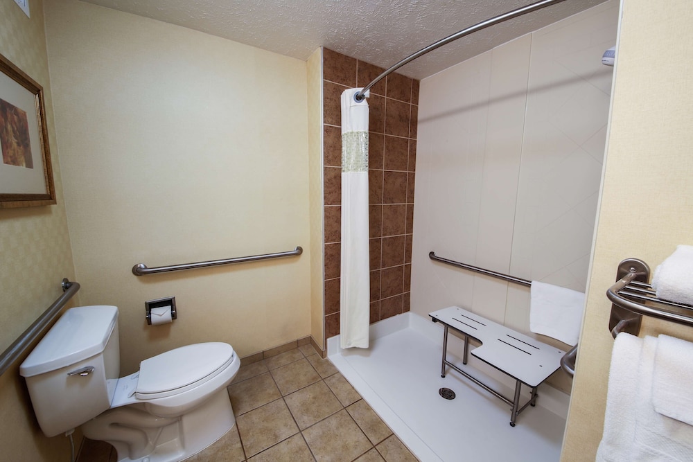 Standard Room, 2 Queen Beds, Accessible (Roll-In) - Photo 1