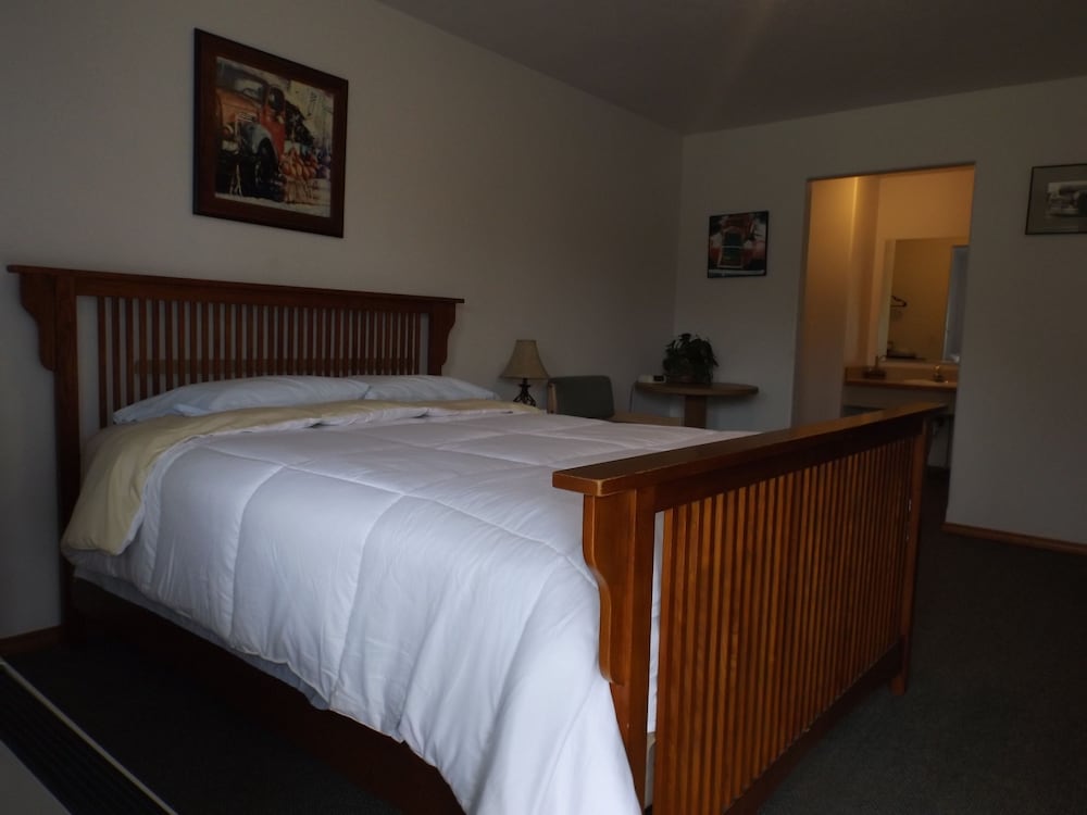 Standard Single Room, Refrigerator & Microwave