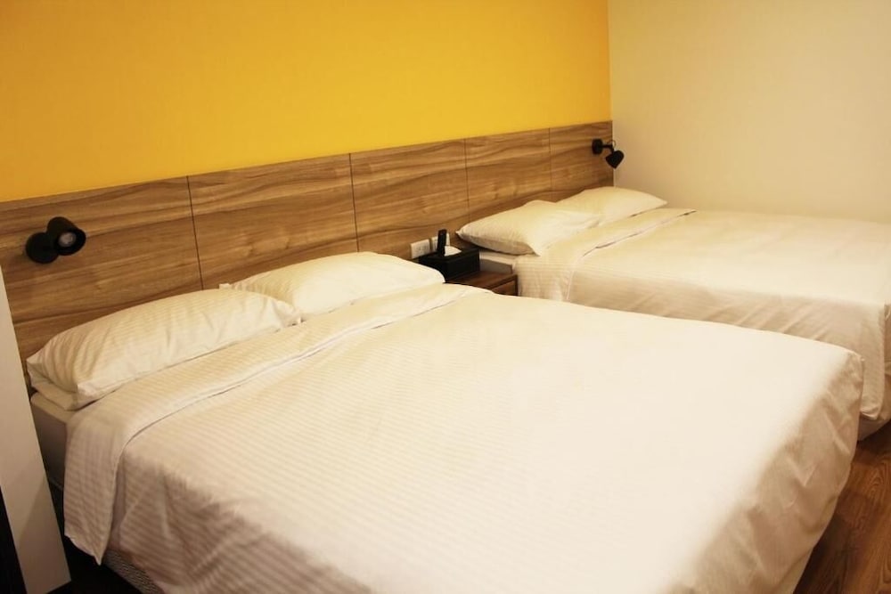 Standard Quadruple Room, No Windows