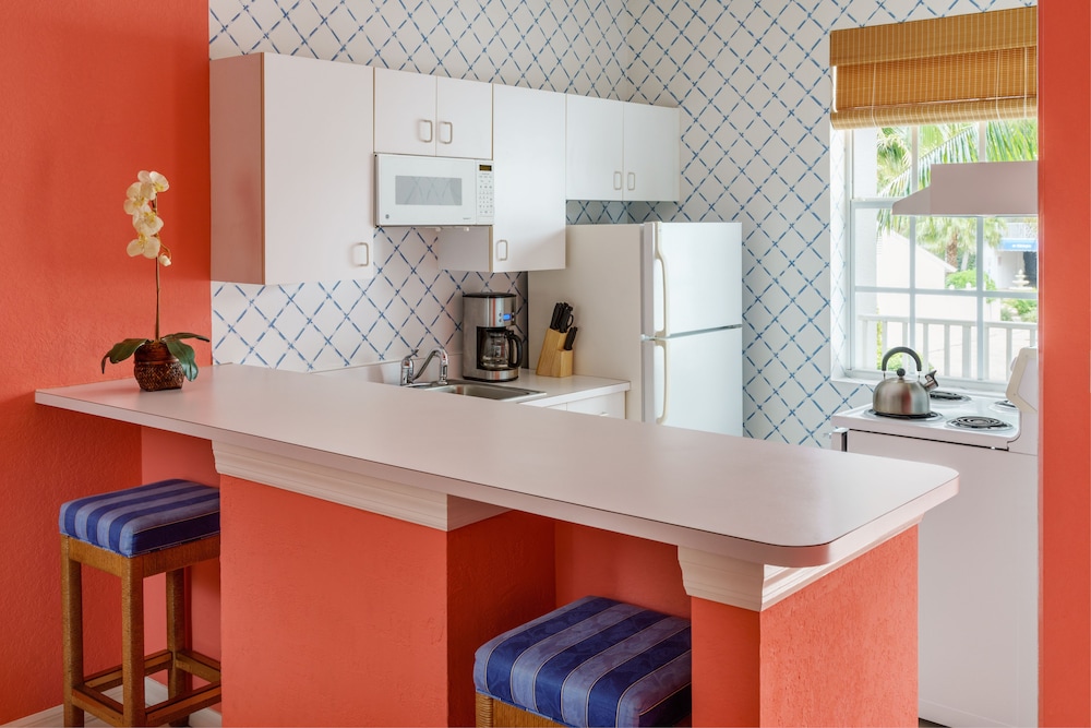 Classic Suite, 2 Bedrooms, Kitchen - Photo 2