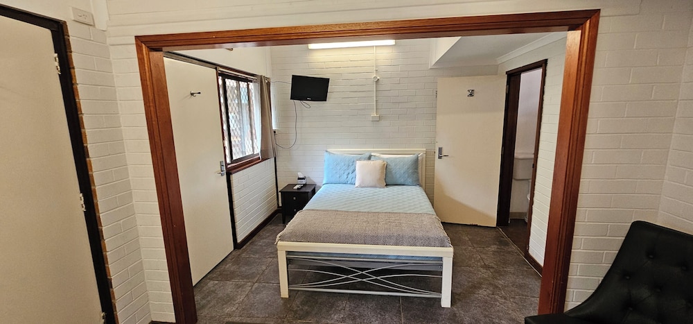 Classic Double Room, Refrigerator photo 1
