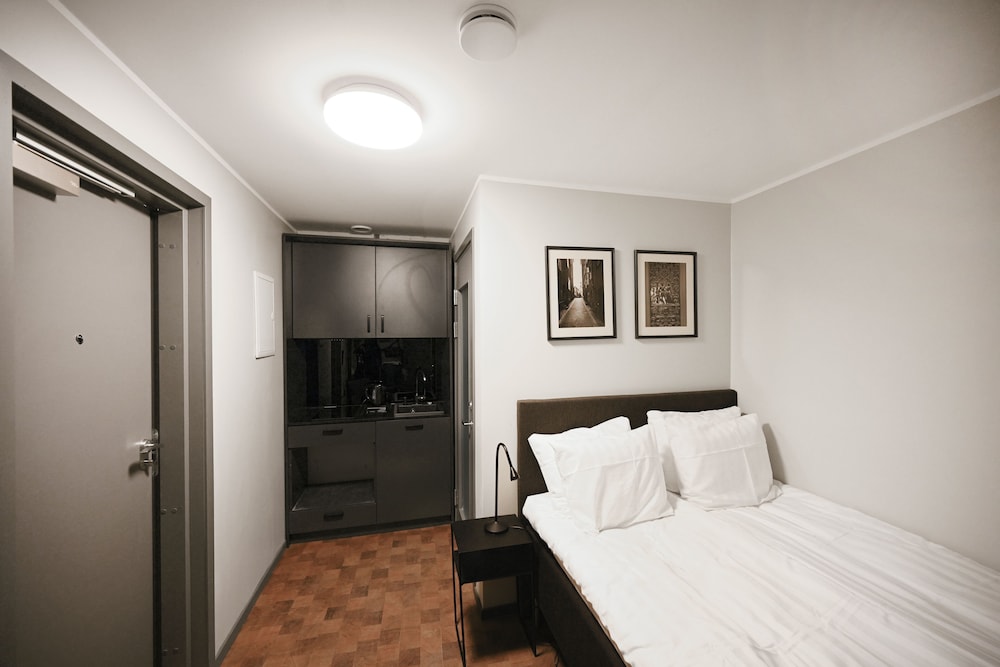 Apartment Double Bed No Window