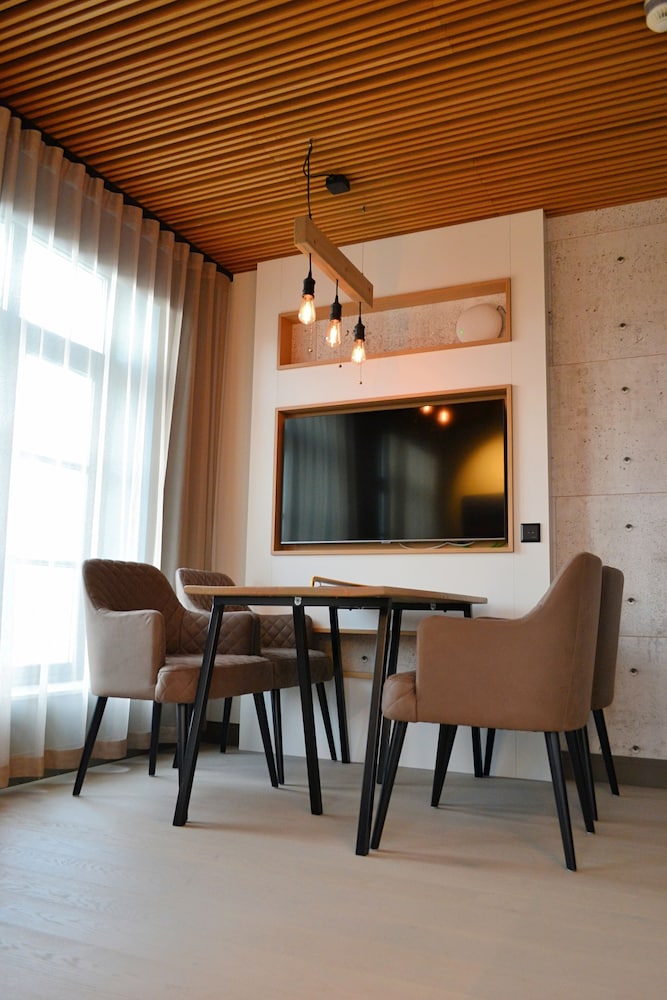 Suite - Photo 6