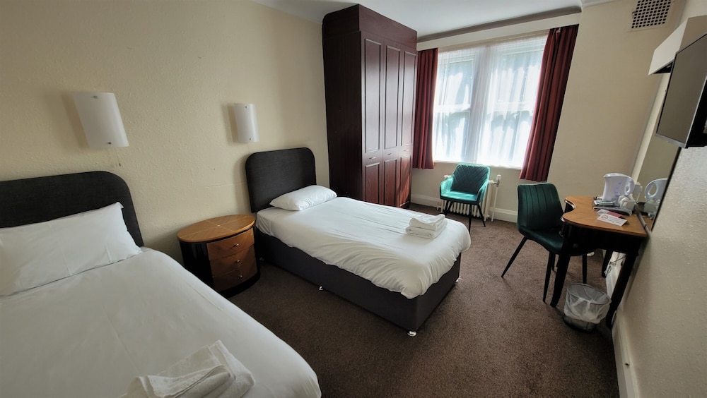 Twin Room - Photo 5