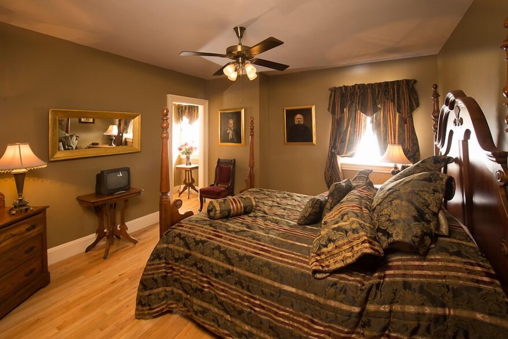 Standard Double Room, 2 Queen Beds photo 1