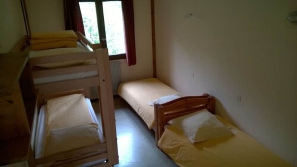 Basic Quadruple Room photo 2