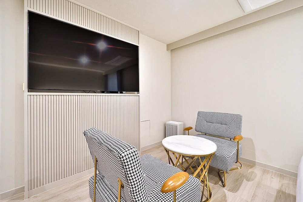Business Double Room, Non Smoking, City View - Photo 4
