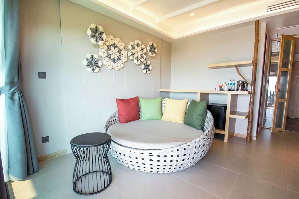 Honeymoon Suite - Photo 6