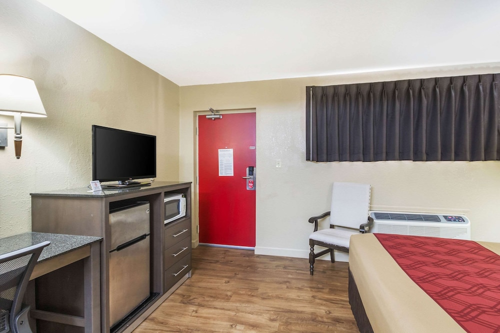 Standard Room, 1 Queen Bed, Non Smoking - Photo 2
