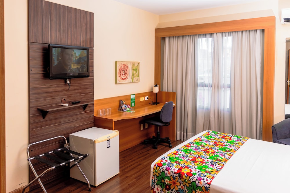 Superior Room, 1 Queen Bed photo 3