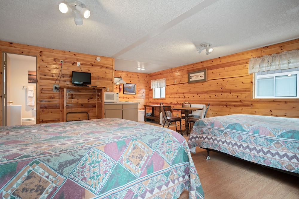 Family Twin Room, 2 Queen Beds, Courtyard Area