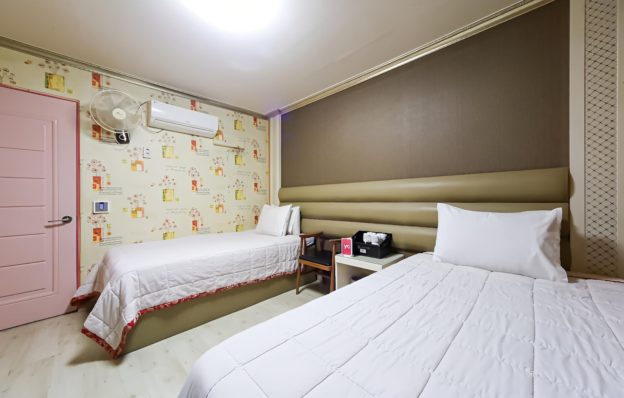 Room (Twin) photo 1