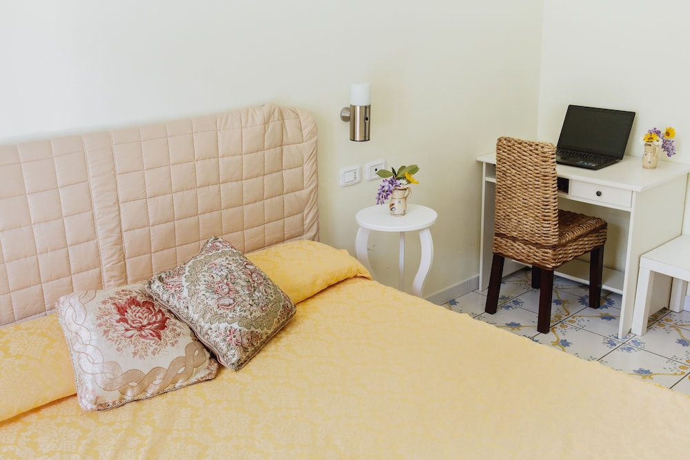 Deluxe Double Room, 1 Double Bed, Terrace, Ground Floor photo 3