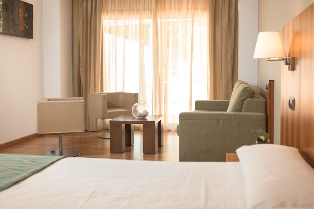 Junior Suite (2 Adults + 1 Child)