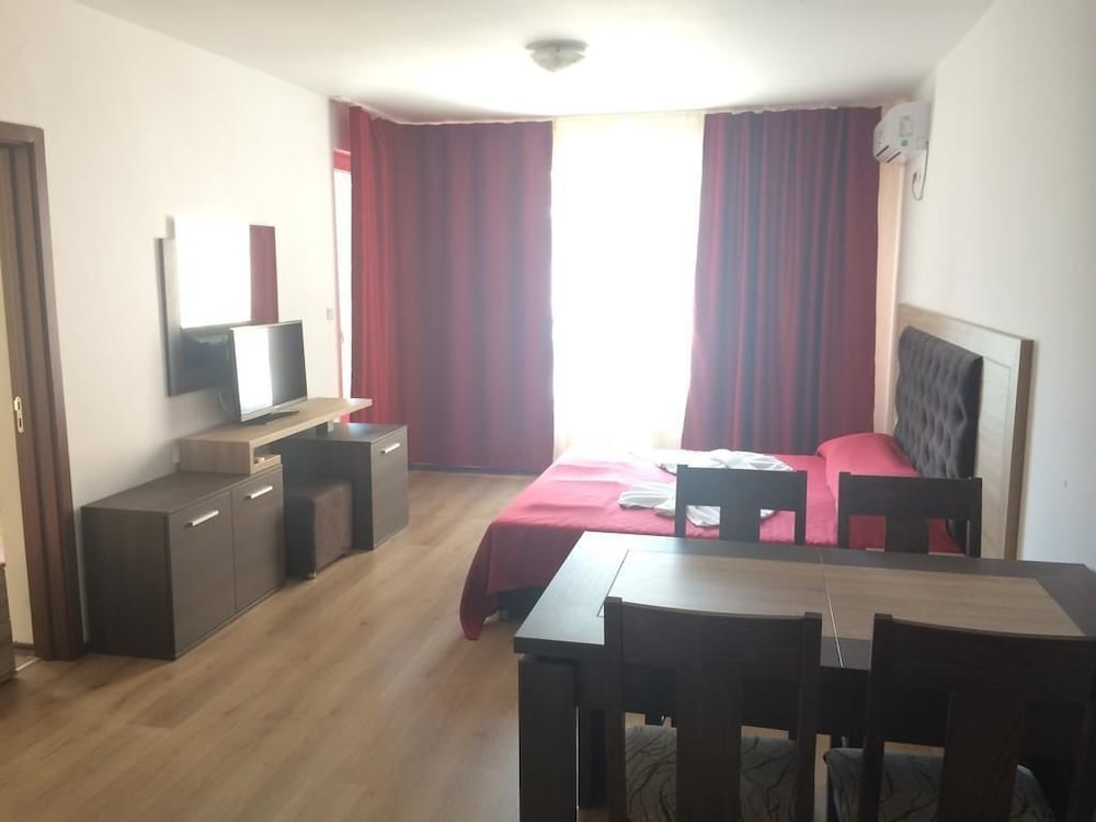 Family Apartment, 1 Bedroom, Balcony, Sea View photo 3