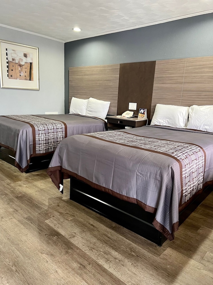 Room, 2 Double Beds - Photo 6