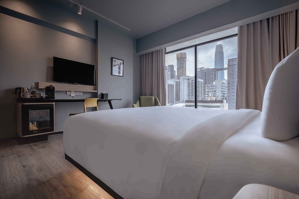 Premier Room, 1 King Bed, Non Smoking photo 2