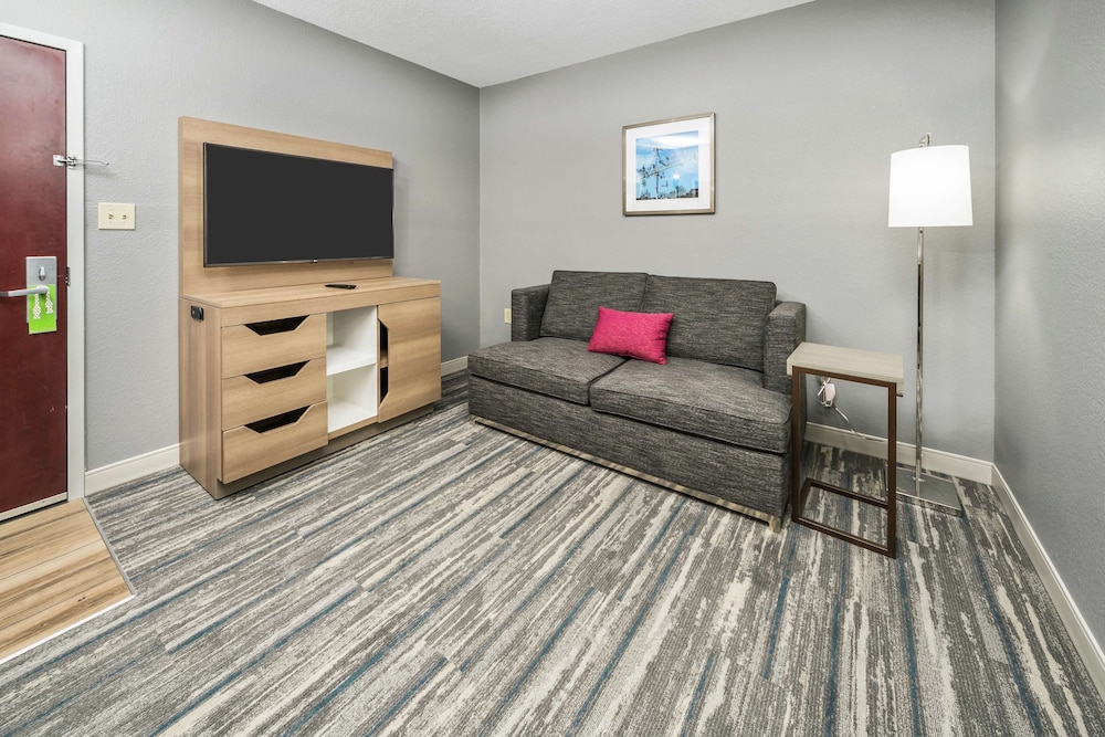 Suite, 2 Queen Beds, Accessible, Bathtub (Mobility & Hearing) - Photo 3