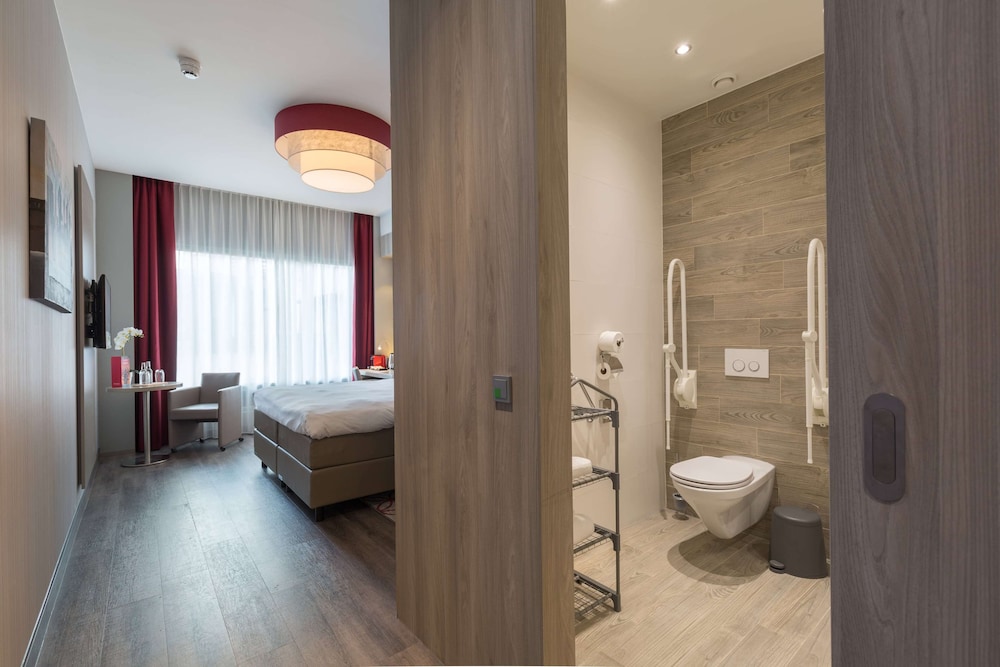 Room, 1 King Bed, Accessible
