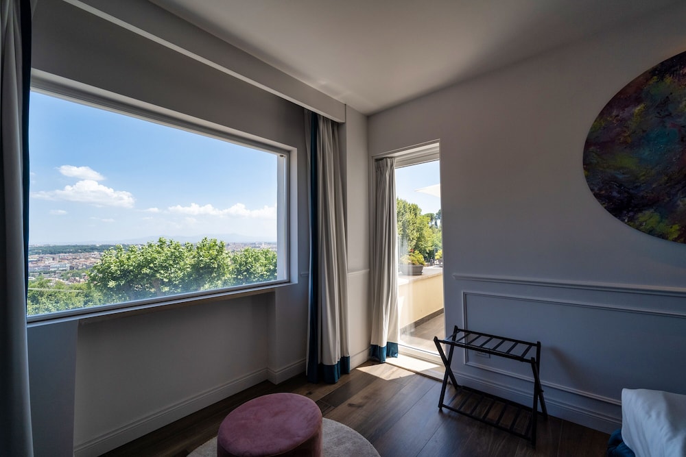 Panoramic Studio Suite, City View photo 3