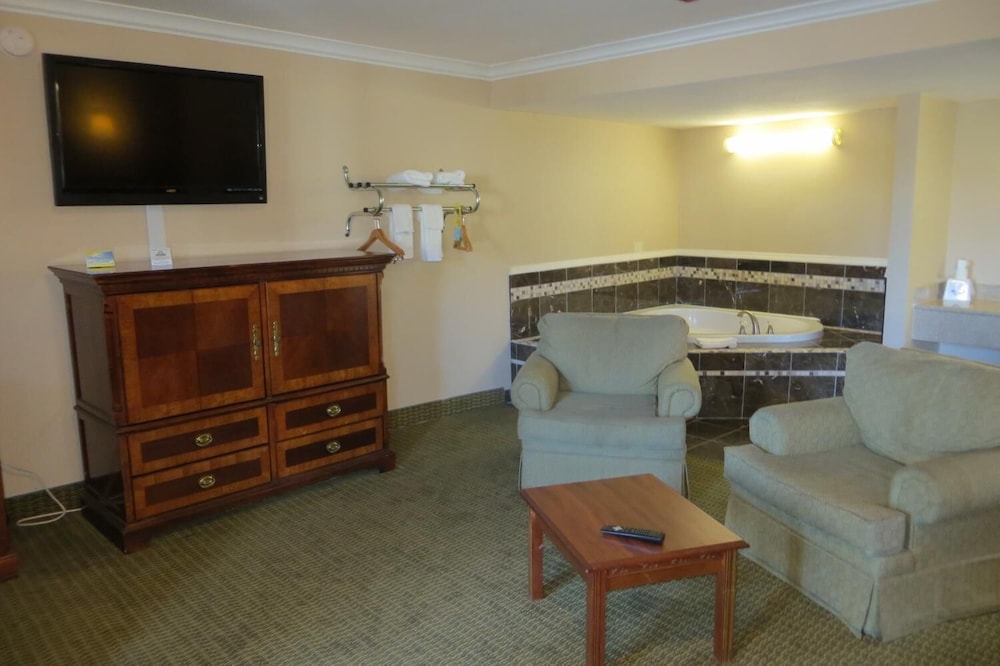 Deluxe Room, Hot Tub photo 2