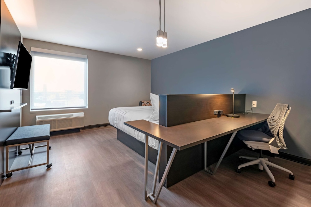 Standard Room, 1 King Bed, Non Smoking, Refrigerator (Larger Room) - Photo 3