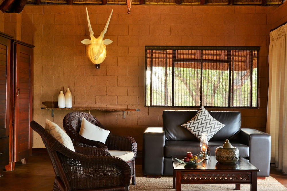 Executive Suite - Photo 5