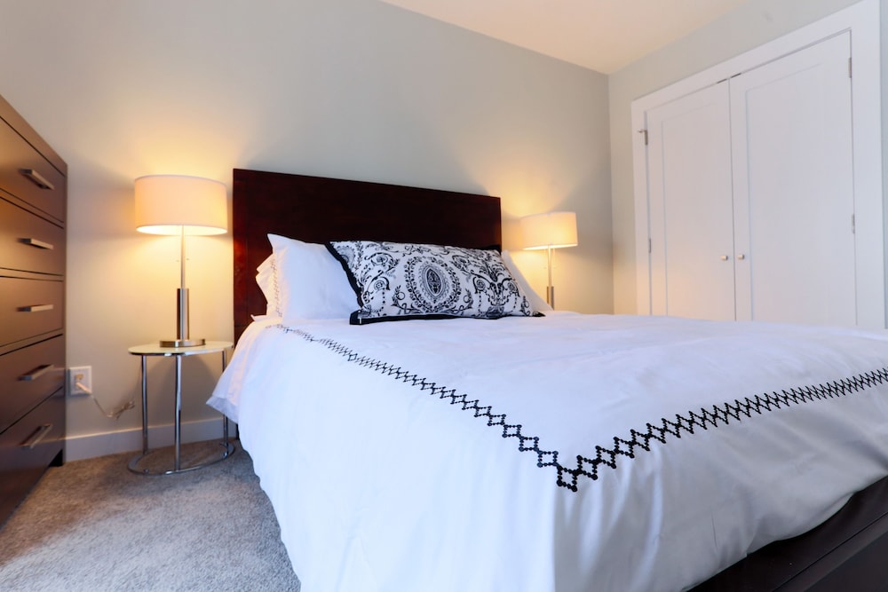 Three-Bedroom Upper Townhome-13 photo 1