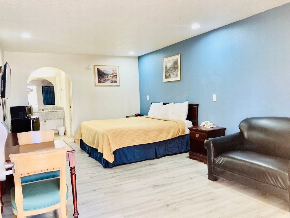 Room, 1 King Bed, Accessible - Photo 1