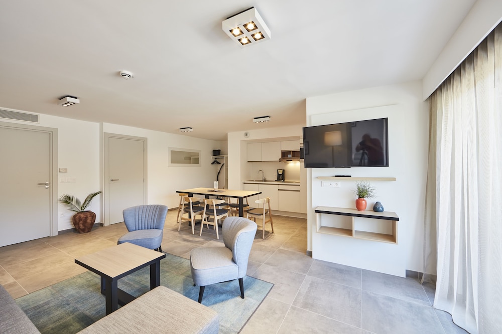 Luxury Apartment, Multiple Beds photo 3