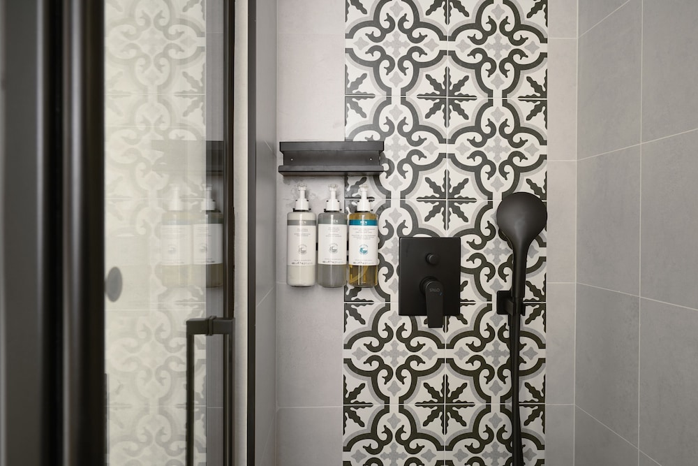 Medium Studio with Kitchenette and Balcony thumbnail 5
