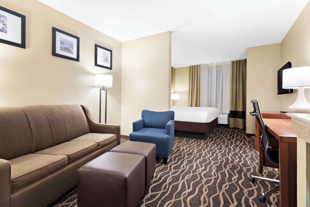 Standard King Suite - Photo 3