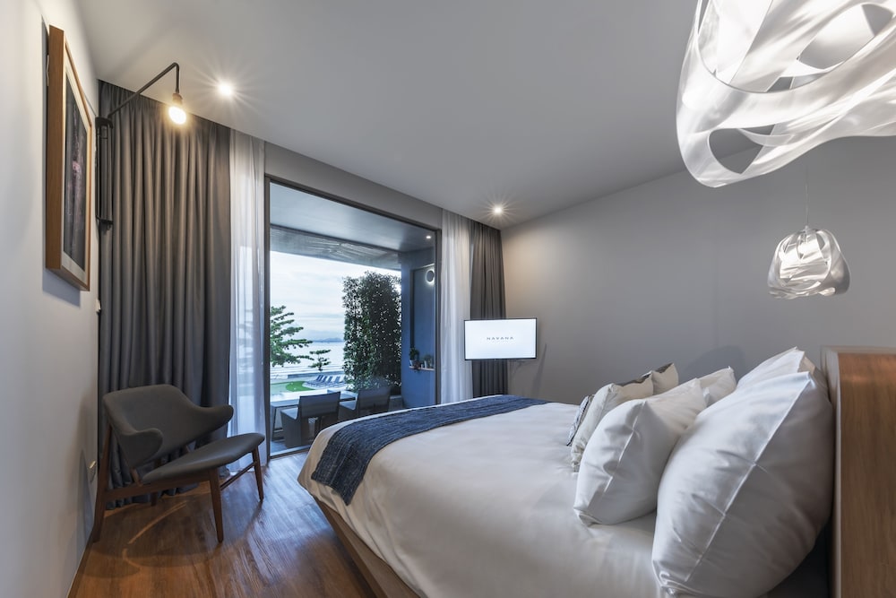 Deluxe Room, Pool Access, Sea View (Non - Smoking)