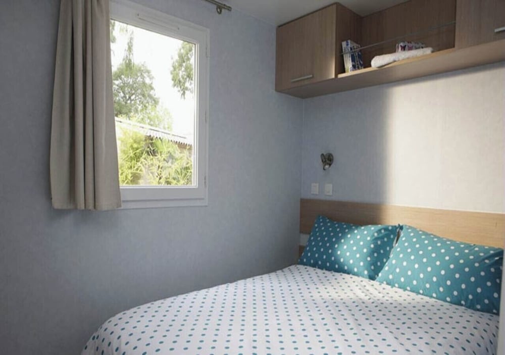 Classic Mobile Home, 2 Bedrooms photo 3